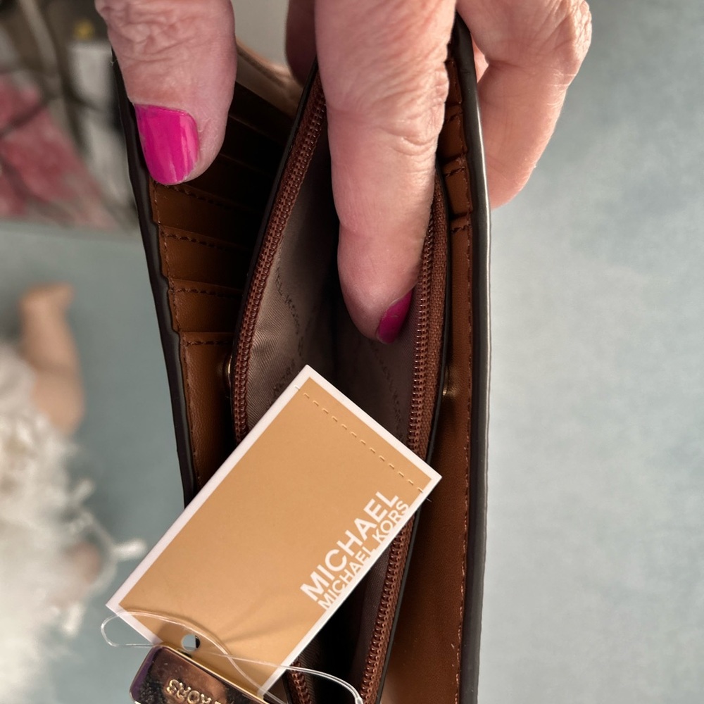 Michael Kors White & Gray Long Wallet  NWT - Picture 3 of 5